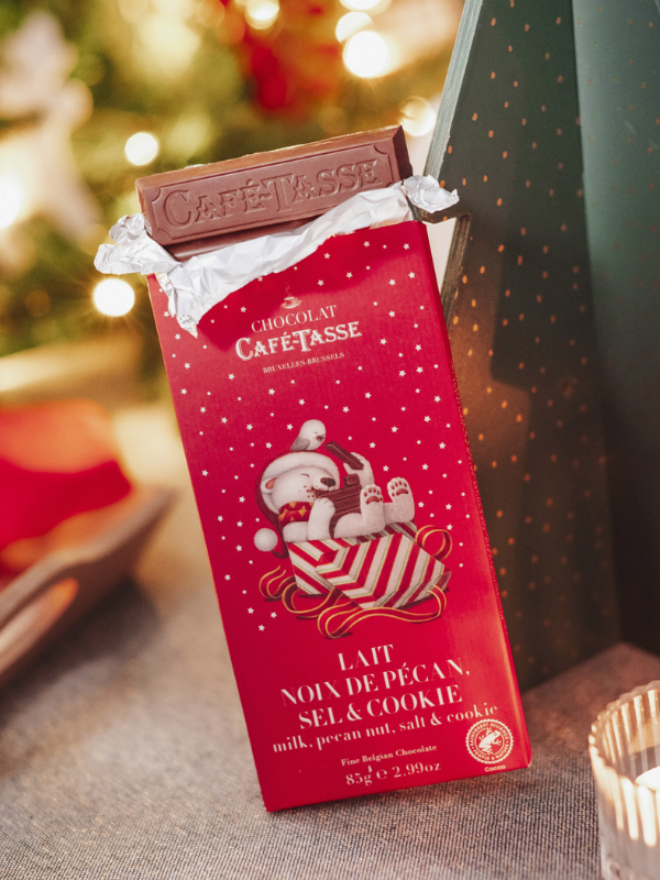 Cafe-Tasse Christmas Chocolate Bar with pecan, salt, & cookies 85g