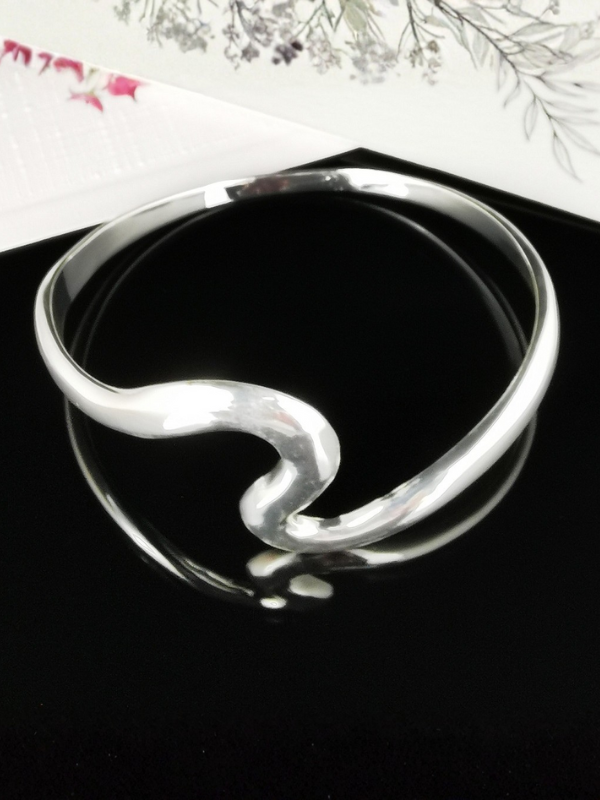 S.H.E Jewellery Wave Bangle Silver