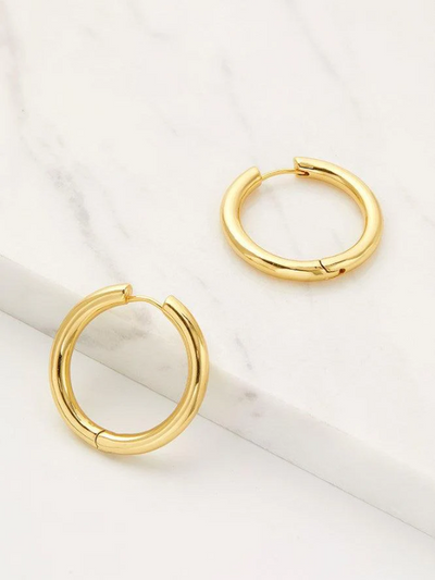 Zafino Kendall Hoop Earrings Large Gold (detail)