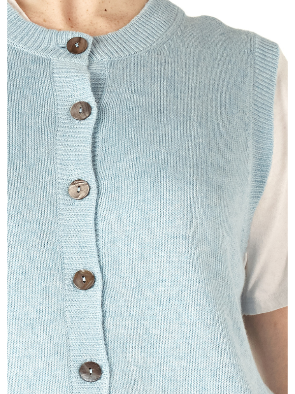 Zaket & Plover Essential Button Vest Powder Detail